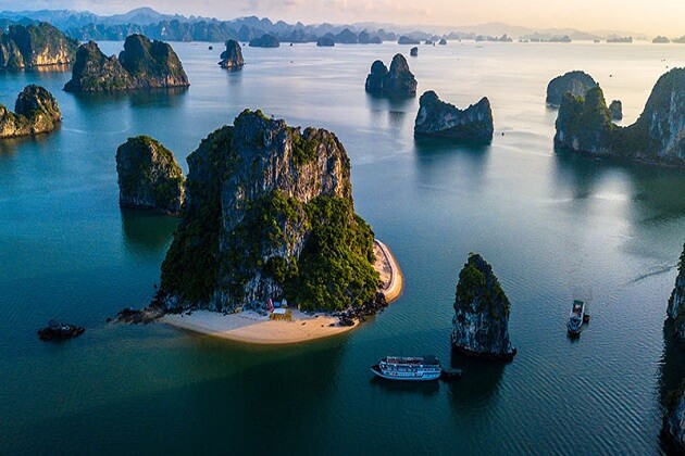 Halong bay - adventure in southeast asia