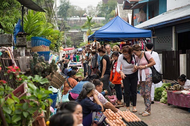 Morning Market - laos classic tours