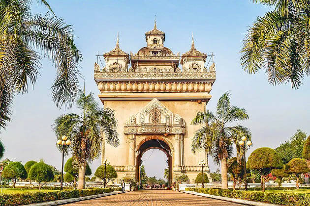 Patuxai Monument - indochina 3 weeks