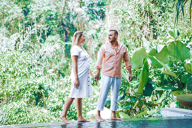 Couple in thailandFamily in Vietnam - Multi-country Asia Tour Packages