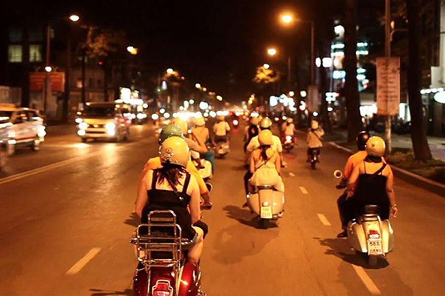 Saigon vespa tour - Vietnam Cambodia tour