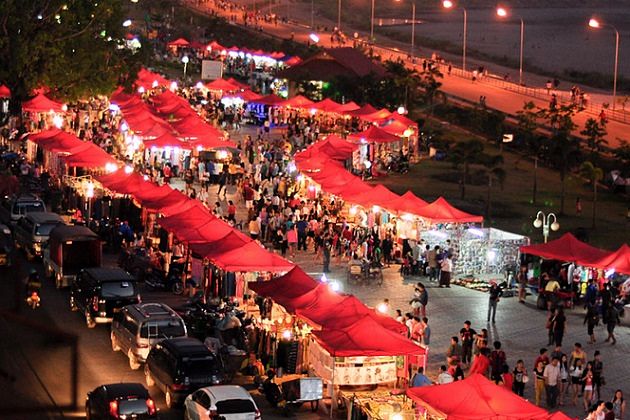 Vientiane night market - tour packages in indochina
