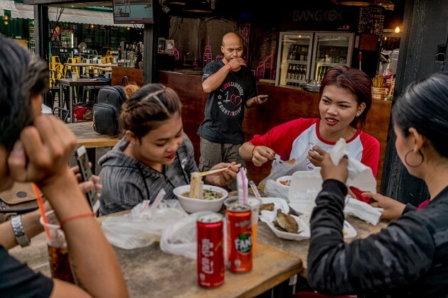 cambodia dining etiquette