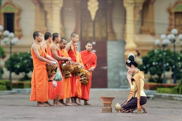 indochina travel guide - laos buddhism