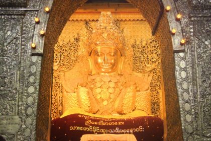 mahamuni pagoda in mandalay