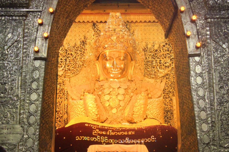 mahamuni pagoda in mandalay