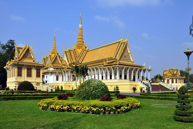 royal palace - cambodia tour packages