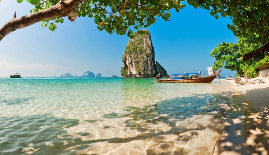 vaccinated tourists are allowed to enter thailand